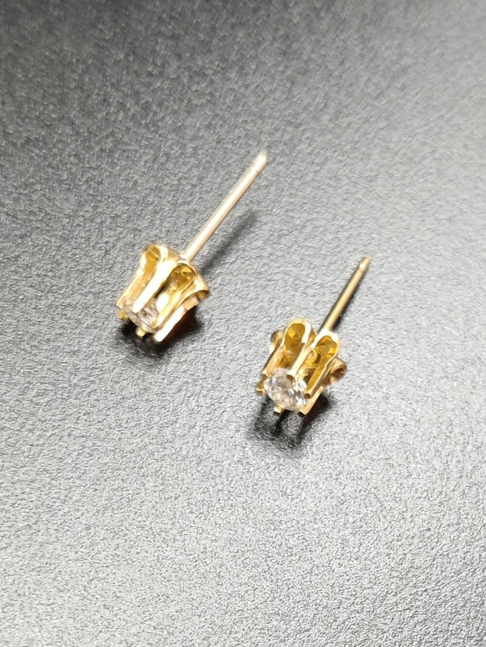Vintage 1980s Natural 0.25ct Diamond Stud Yellow Gold 14k Buttercup Earrings